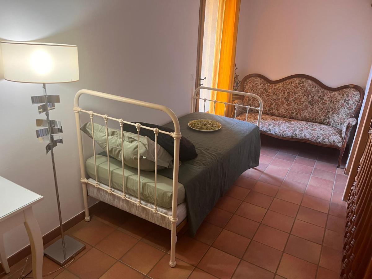 Le Mazet De Choubouloute Bed & Breakfast Saint-Gilles  Exterior photo