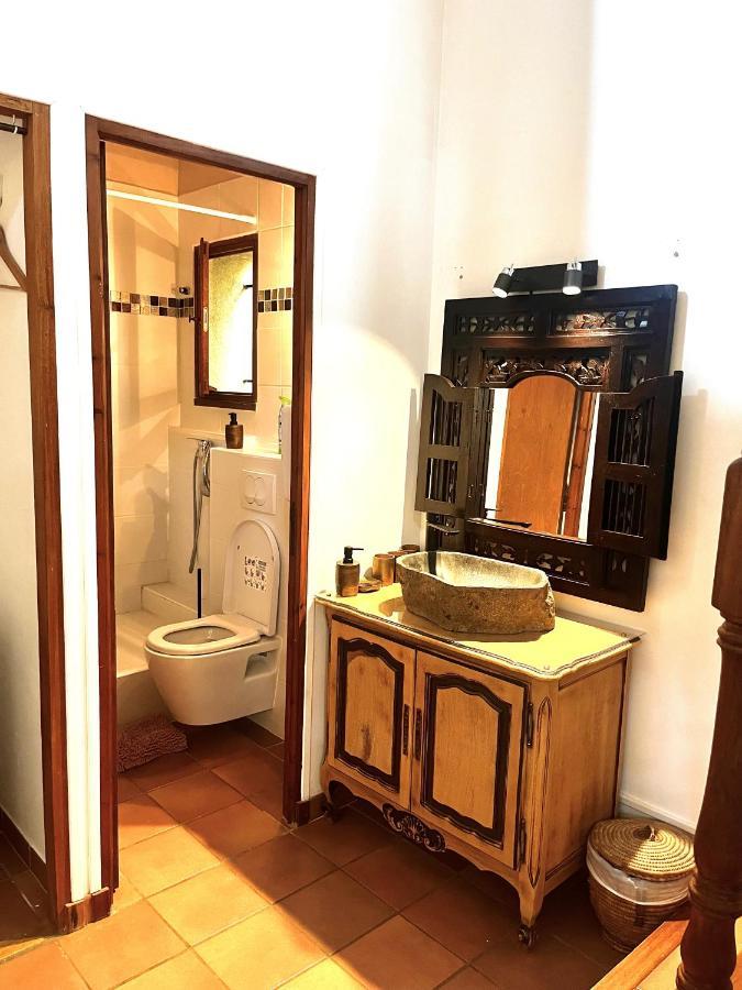 Le Mazet De Choubouloute Bed & Breakfast Saint-Gilles  Exterior photo
