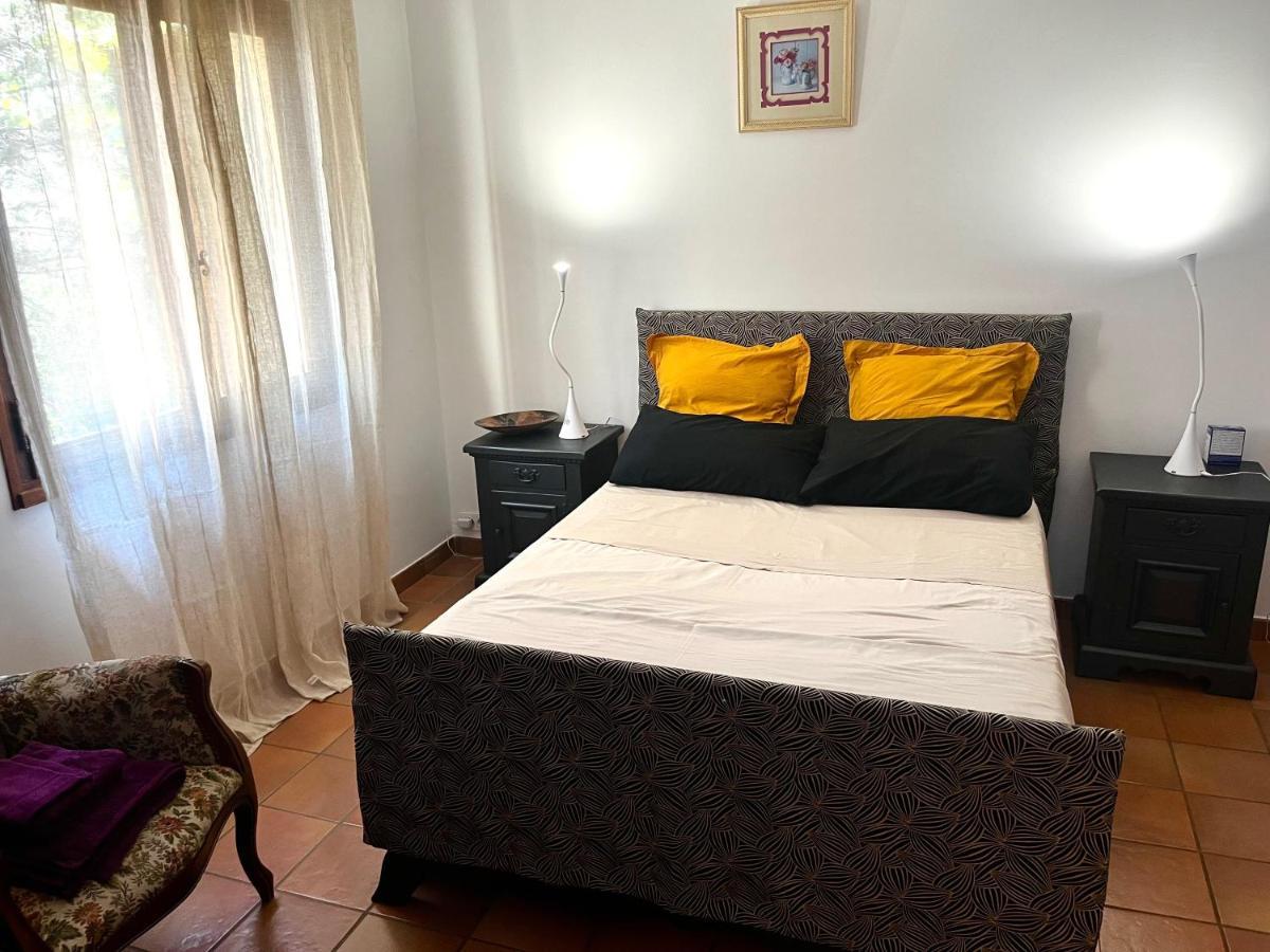 Le Mazet De Choubouloute Bed & Breakfast Saint-Gilles  Exterior photo